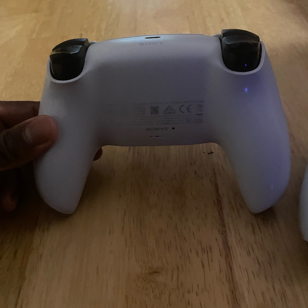PS5 controller - Picture 5 of 6